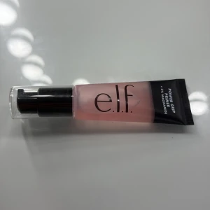 e.l.f. Power Grip Primer med niacinamid - Power Grip Primer från e.l.f. Perfekt för att få sminket att sitta hela dagen och ge en perfekt bas. Har aldrig använt den