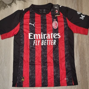 AC Milan Puma fotbollströja 2025/26 - AC Milan matchtröja från 2025/26. Priset kan diskuteras vid snabb köp. Kan skickas direkt 