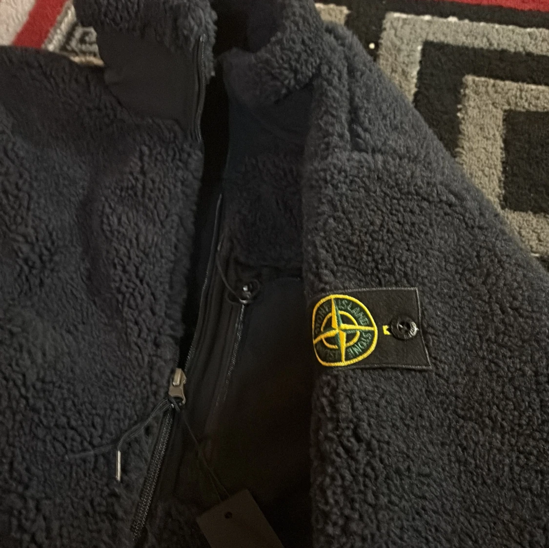 Svart teddyjacka från Stone Island - 2
