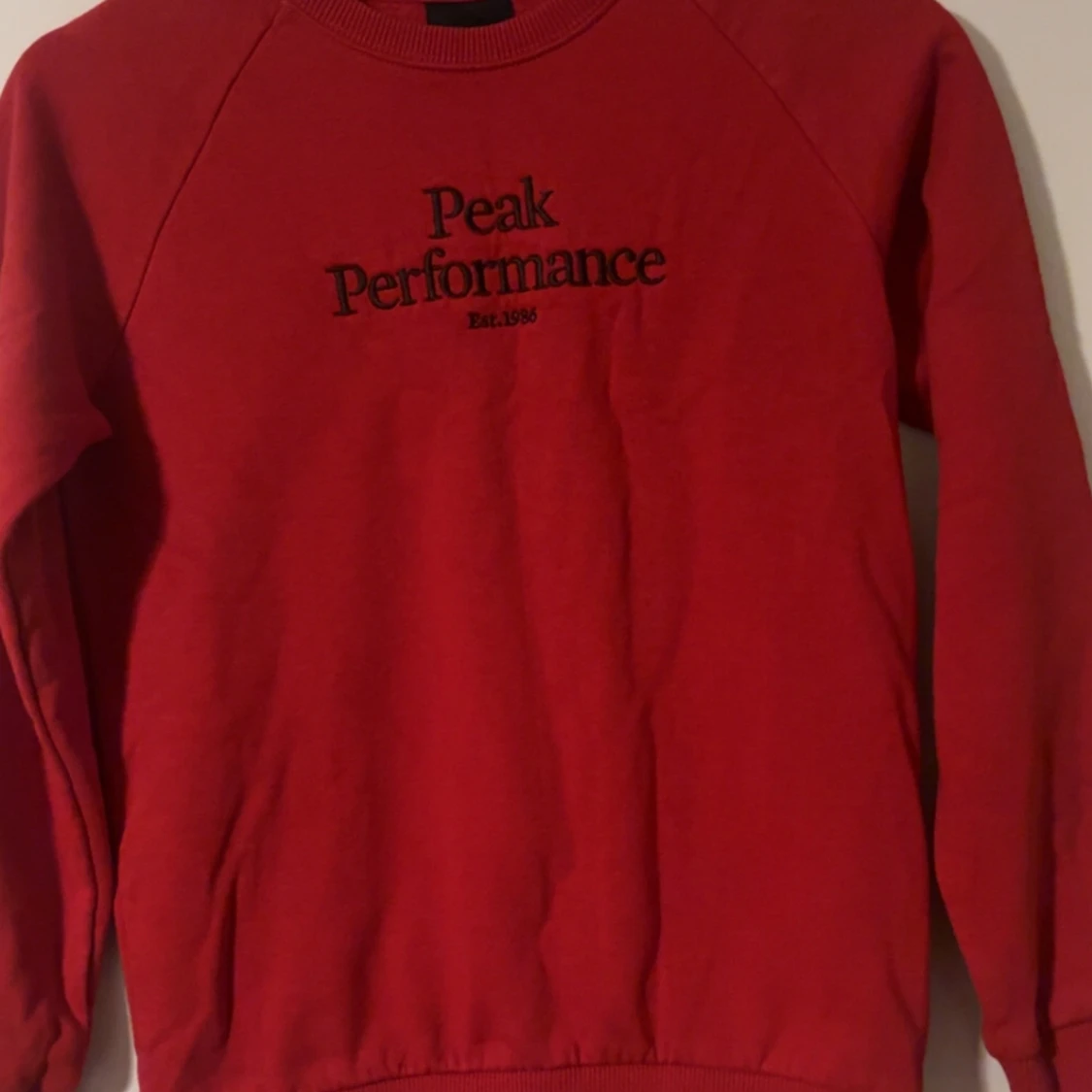 Röd Peak Performance sweatshirt