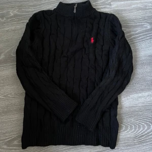 Black Ralph Lauren Sweater - Size: S. Condition is very good, no stains. Fast shipping😁