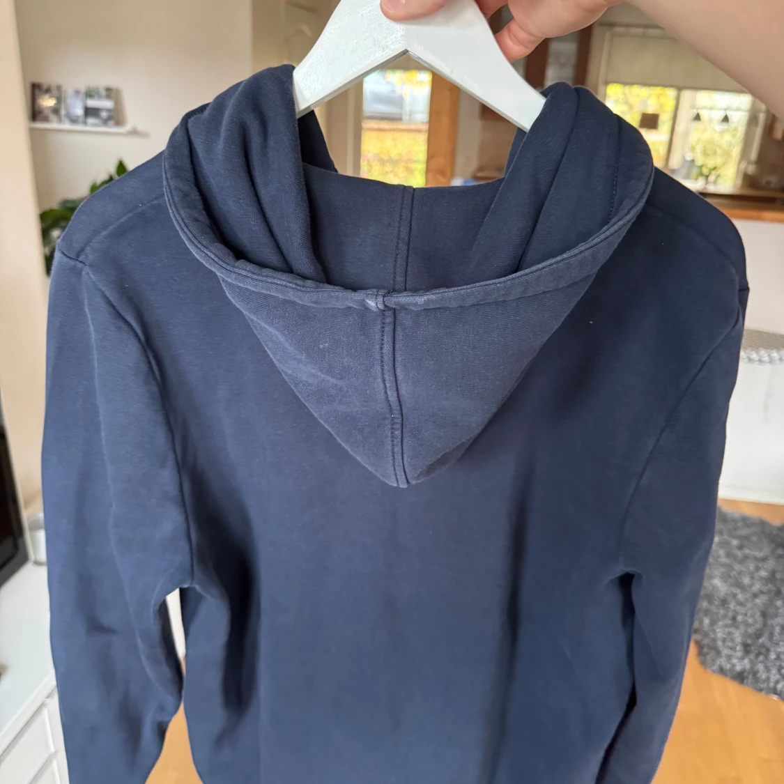 Mörkblå hoodie från Kappahl - 1