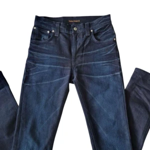 Nudie Jeans - Säljer ett par nästan helt nya nudie jeans. Finns inga som helst skador på dem och allt är som det ska.