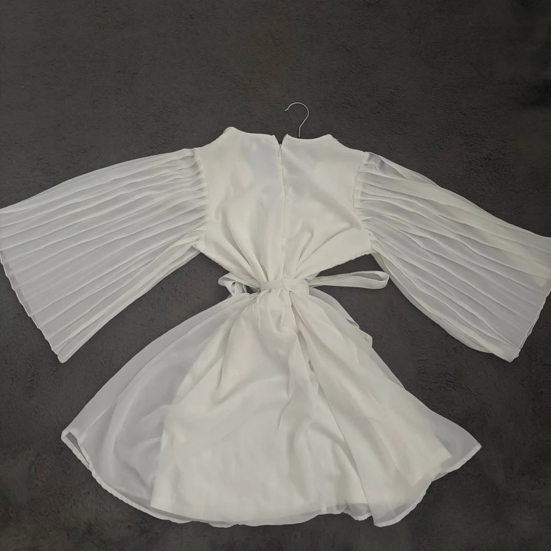 Vit omlottklänning från Bubbleroom - 2