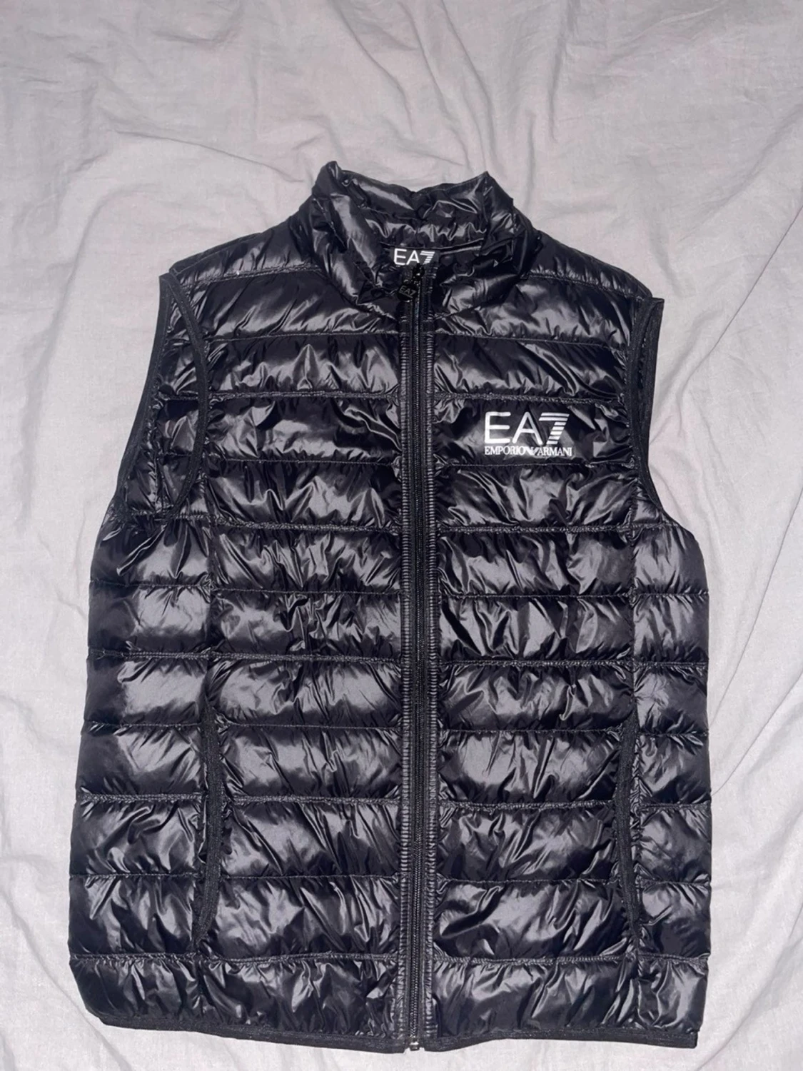 Svart dunväst från EA7 Emporio Armani storlek M