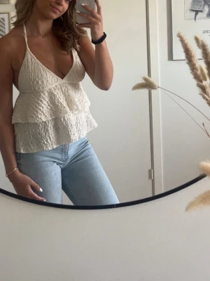 Topp - Använd 1 gång, har en fläck vid knytningen, men kan gå bort vid tvätt! 