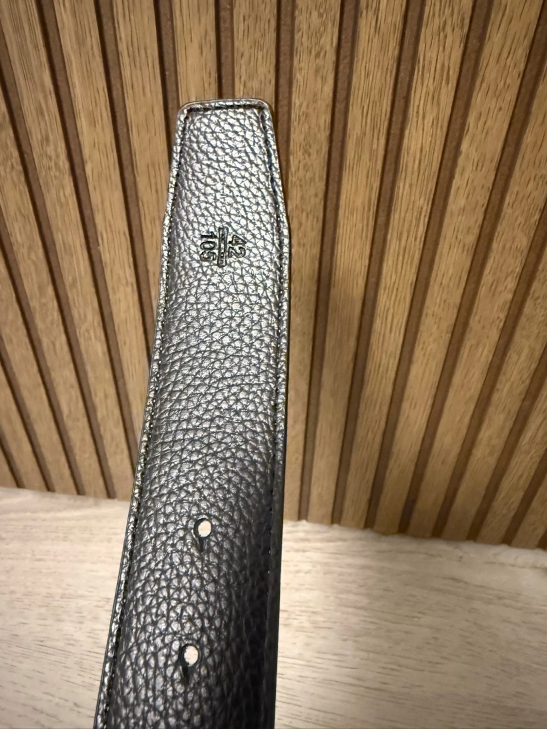 Svart skinnbälte med H-spänne - 4