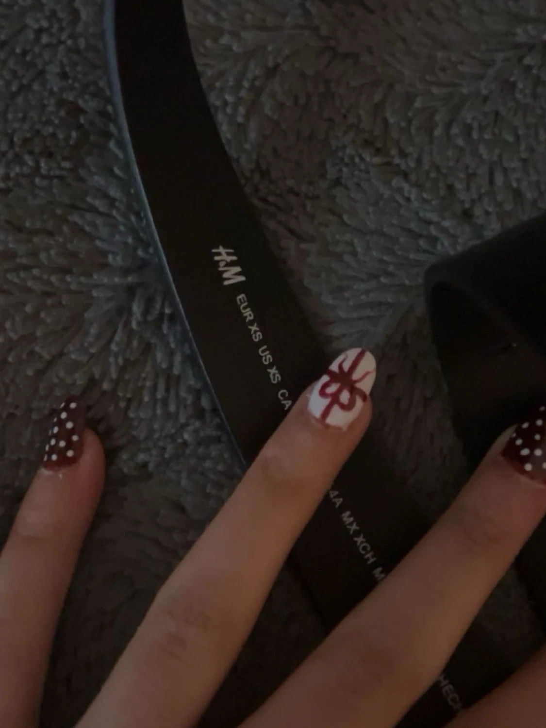 Svart skärp från H&M med gulddetaljer - 1