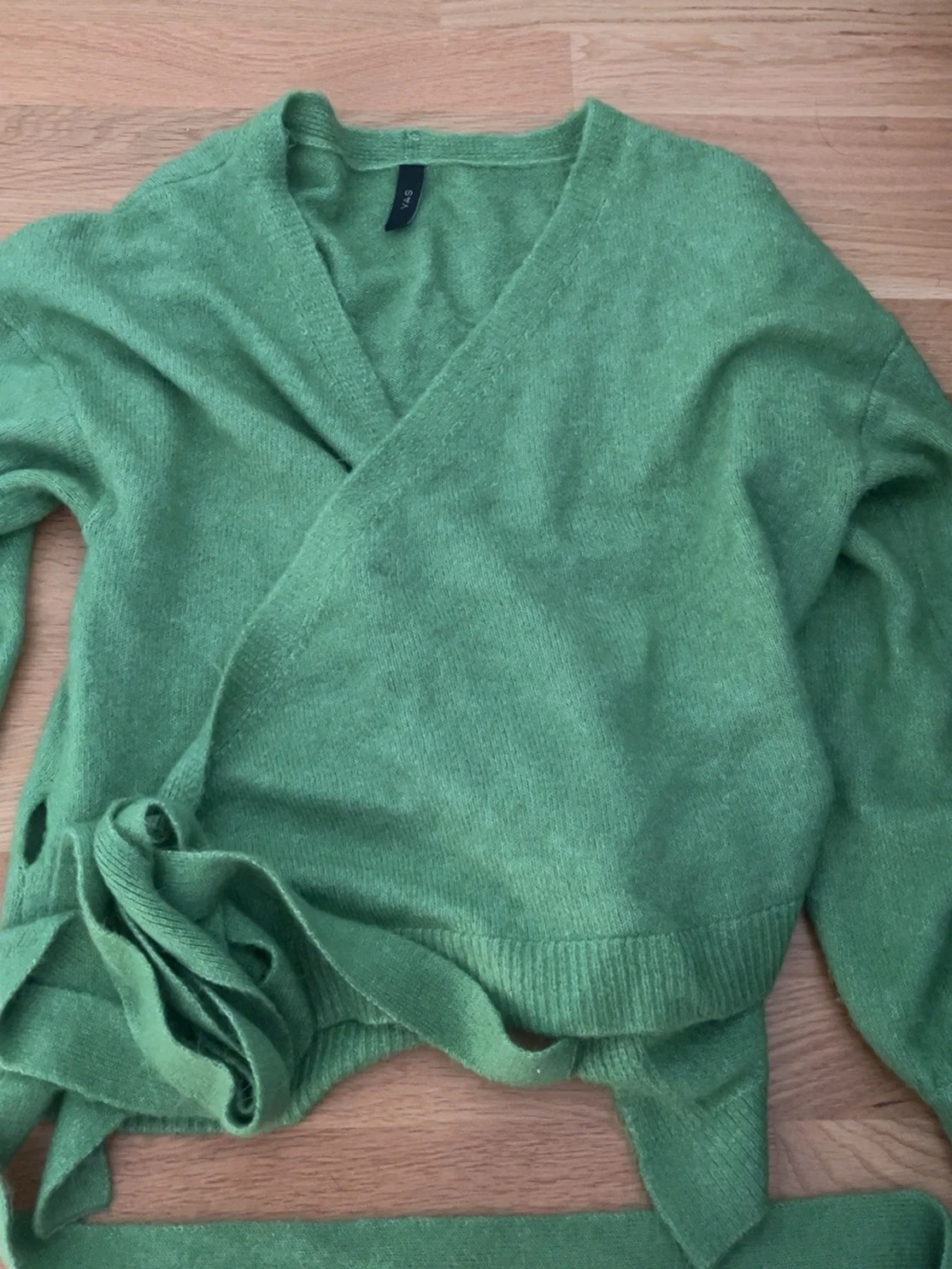 Grön omlottkofta från Y.A.S