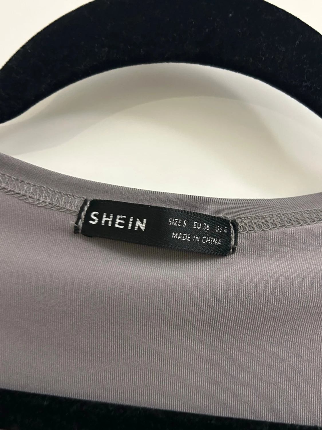 Grå croppad från SHEIN - 3