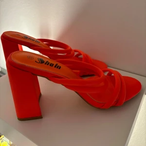 Klackskor nyskick  - Aldrig använda, i nyskick. Dom passar mig som vanligtvis har storlek 40