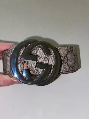 Beige G bälte - Riktigt bra kvalité, helt nytt