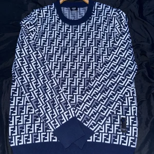 Fendi tröja - Säljer denna snygga fendi tröja som är oanvänd i storlek M 