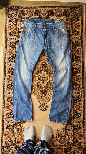 Diesel vintage jeans – W30 L32 - Stilrena Diesel-jeans i vintage-stil 😎 Perfekt passform, tidlös look och i bra skick 👖✨ Skynda innan någon annan hinner sno dem! 🔥