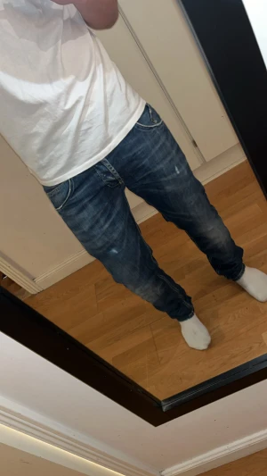 Dondup jeans  - Feta dondups som inte passar mig längre! Därav ockås till jul hade de vart najs med en liten slant! Schyssta jeans å sitter inte så tajt som man tror🙏 hör av dig vid frågor 