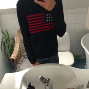 Usa flagga stickad tröja - Tja! Säljer en tvär fet USA flagg tröja. Otroligt bra kvalité och passform. Hör av dig om du har någon fundering!