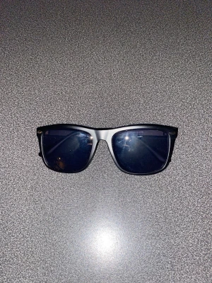 Svarta glasögon  - Svarta glasögon 