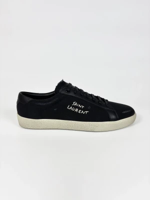Saint Laurent Court Classic skor - | Säljer ett par helt nya Saint Laurent court classic sneakers. | Storlek: 44 | Box & dustbag ingår | Hör av dig vid frågor eller funderingar.|