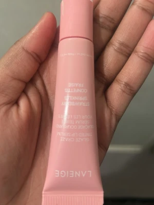 Laneige Lip gloss  - Köpte den idag, råkade köpa fel färg därför vill jag sälja ej använd.