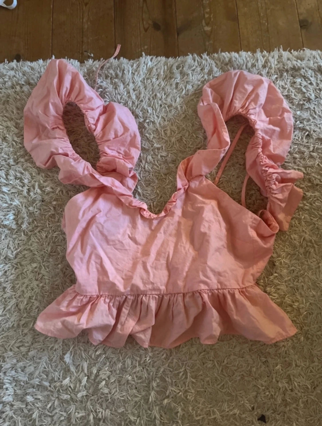 Rosa volangblus med puffärmar