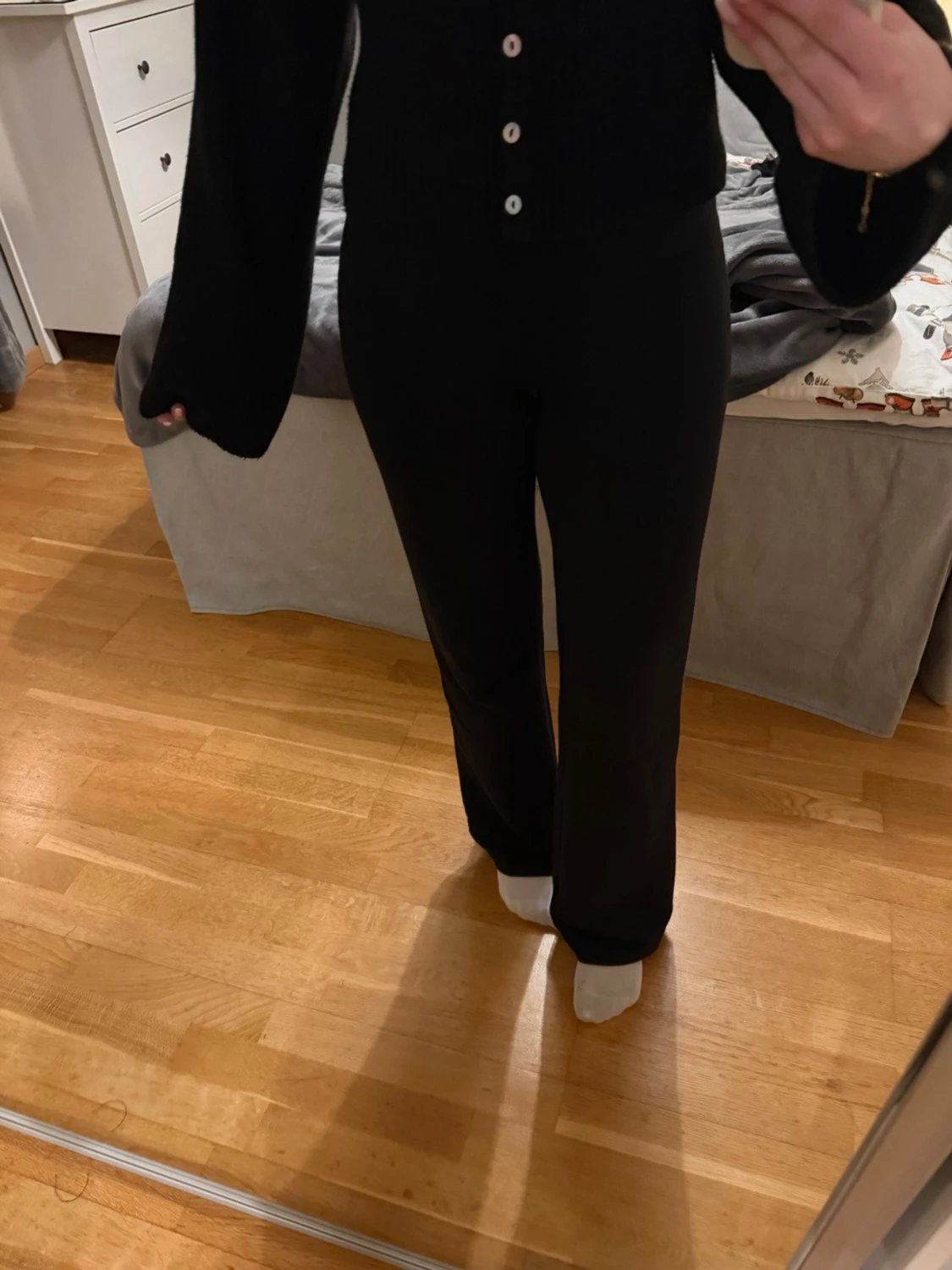 Svarta raka byxor med hög midja