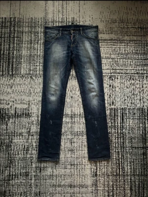 Dsquared2 Jeans - |DSQUARED2 Jeans| | Storlek: 44 IT (30-31 EU)  | Skick: 9/10| Medföljer: inget| Frågor eller funderingar tveka inte på att höra av dig!
