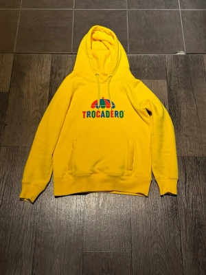 Trocadero hoodie - Säljer nu min troca hoodie för att den är för liten för mig nu