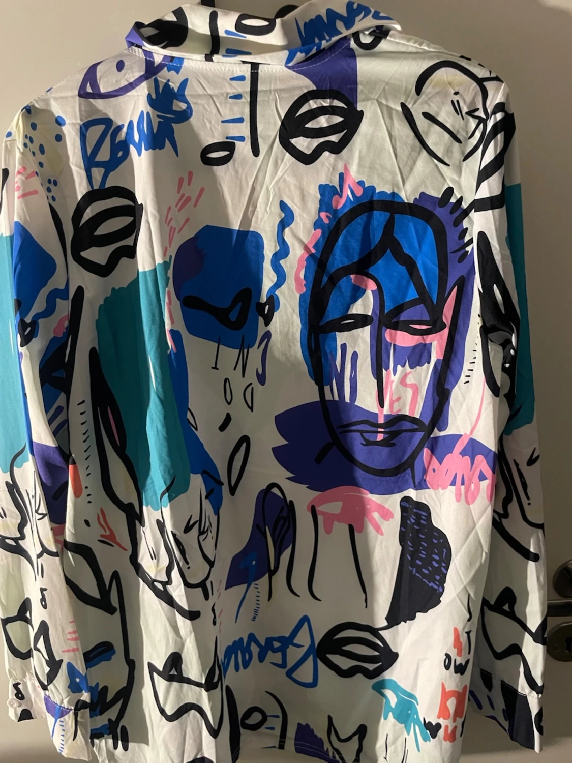 Vit skjorta med grafiskt mönster, strl L - 1