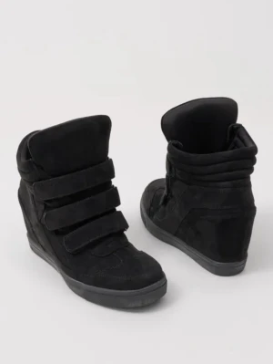 Isabel marant  - Isabel marant liknande skor. Med klack på insidan.  Fina till vardags och till fest 