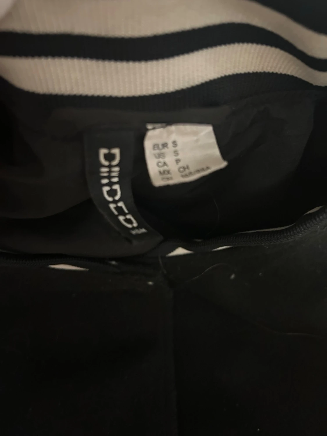 Svartvit bomberjacka  - 2