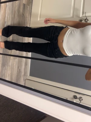 Svarta Levis 511 jeans - modell superlow boot strl W26 L32 . jag är 165💕 endast använda någon enstaka gång , säljer pga vill gå ner i strl