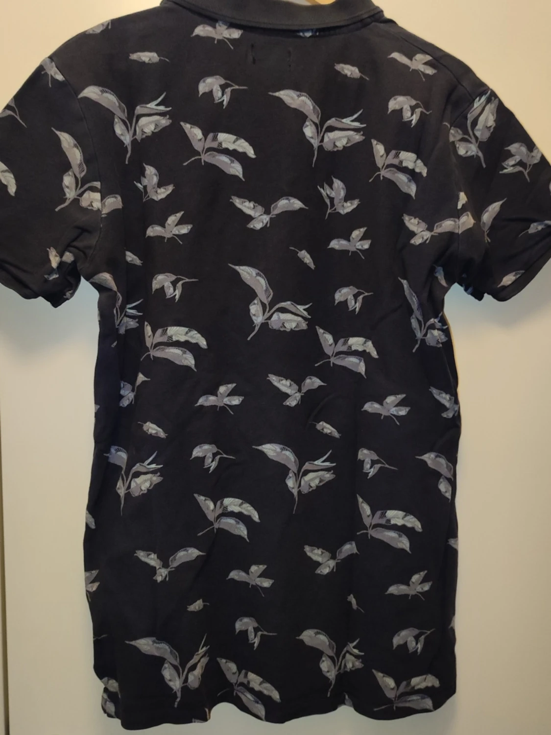 Mörkblå blommig piké från Cubus - 2