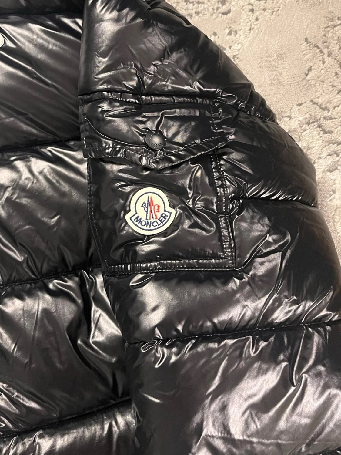 Svart pufferjacka med huva - 2