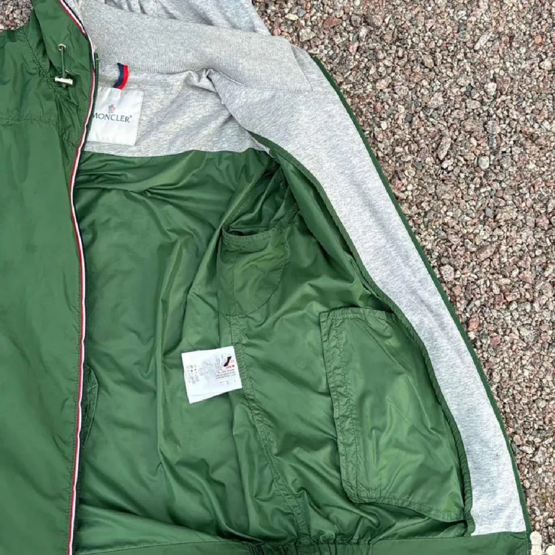 (Äkta) Grön vindjacka från Moncler - 3
