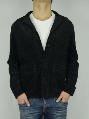 Arket overshirt  - CHESTER OVERSHIRT  Storlek : IT48  Passform : Passar S/M   Användning : Jackan är i ett väldigt fint skick utan defekter  Nypris : Cirka 1500SEK  Modellen på bilen är 182CM och väger 75KG