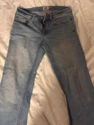 Blåa jeans - Blåa jeans från lager, storlek M