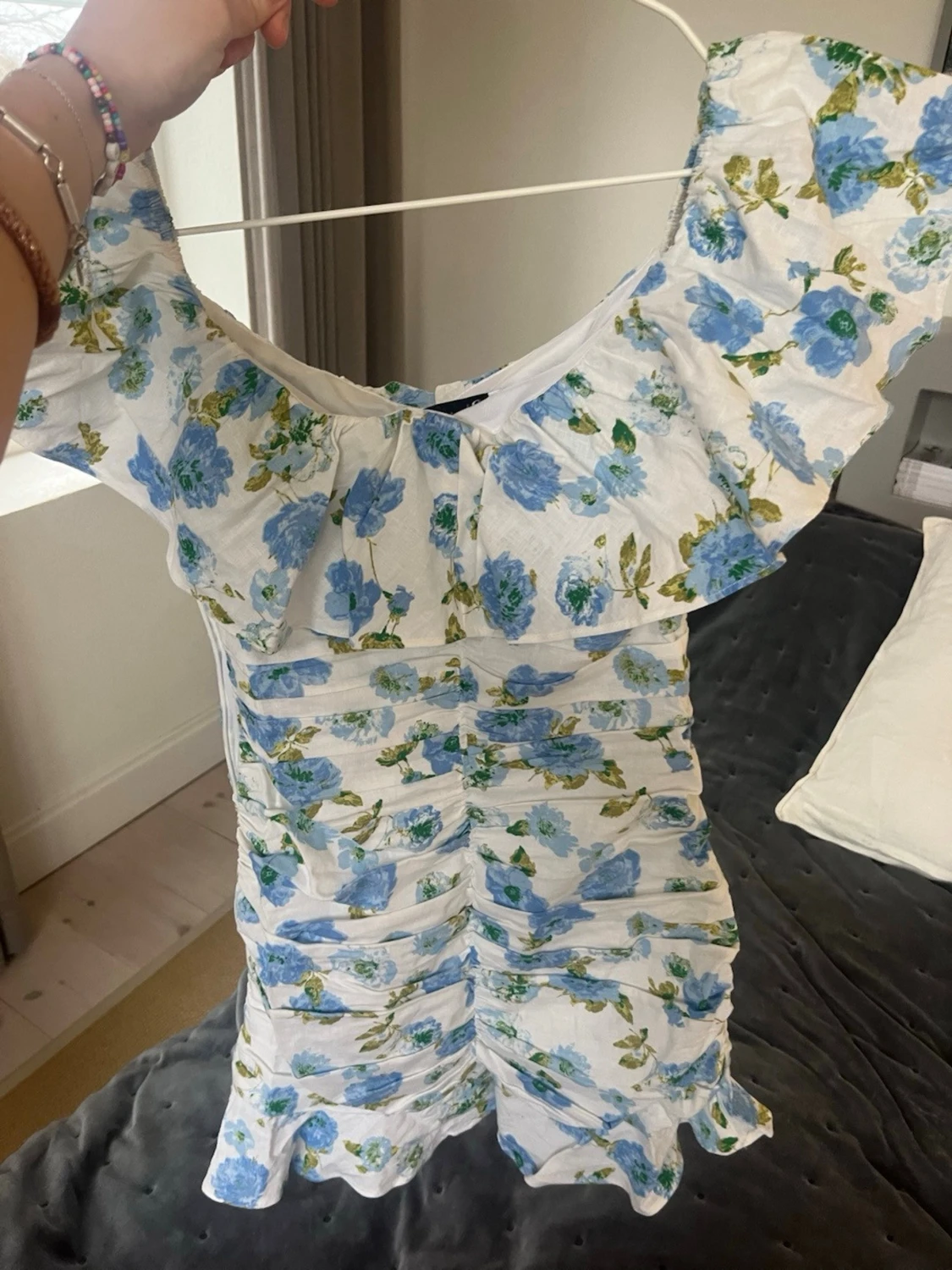 Blommig kortklänning från Zara - 1