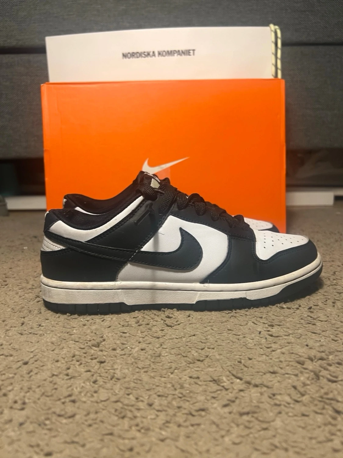 Nike Dunk Low svart och vit - 6