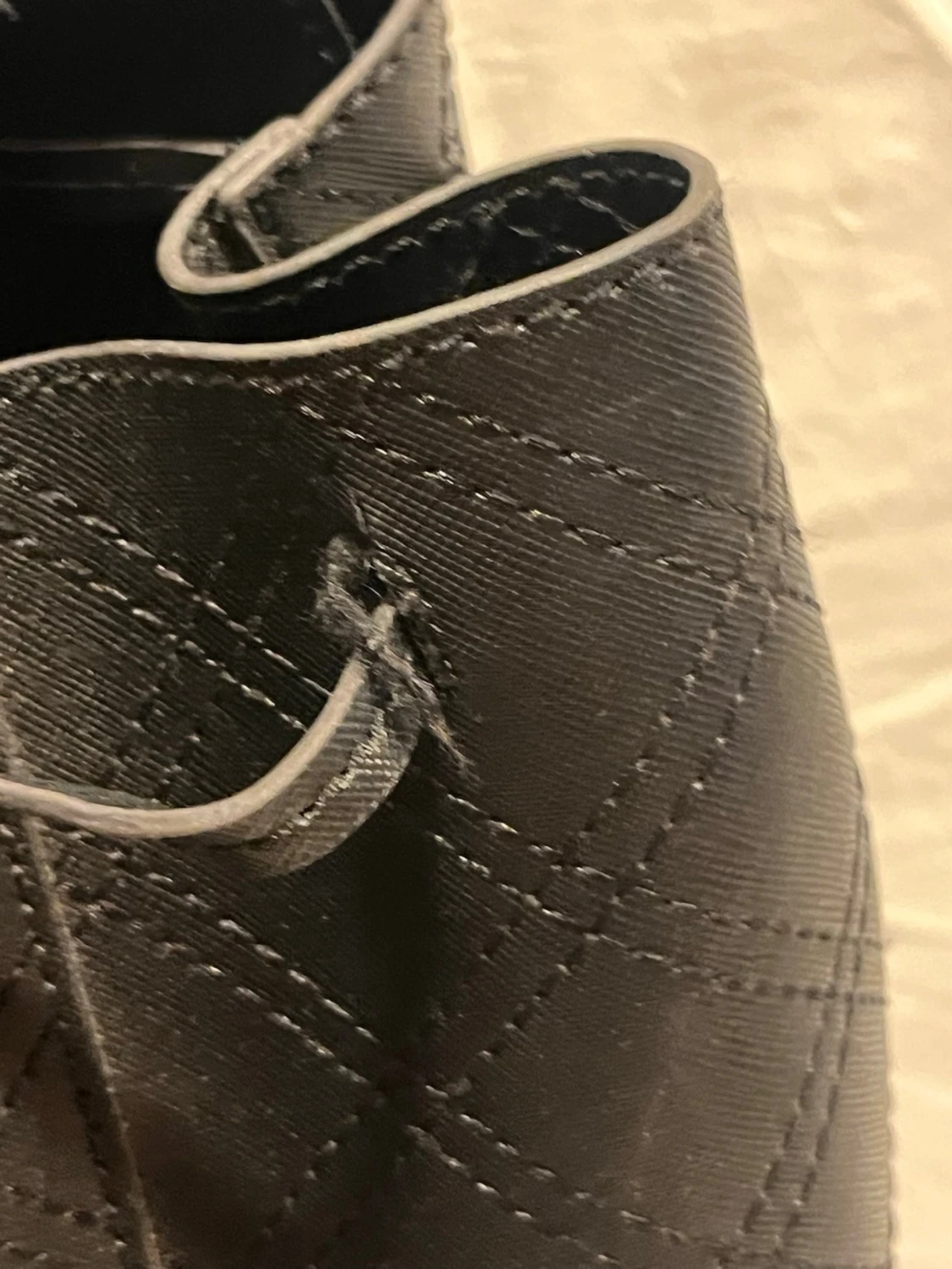 Svart quiltad ryggsäck från Guess - 5