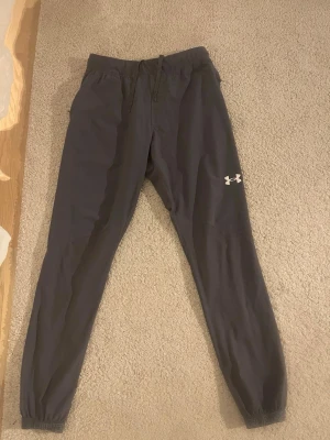 Under armour vanish byxor  - Jag säljer under armour vanish byxor för att de är för små på mig. De har inte använts så mycket och är i väldigt bra skick. Pris kan diskuteras!!!