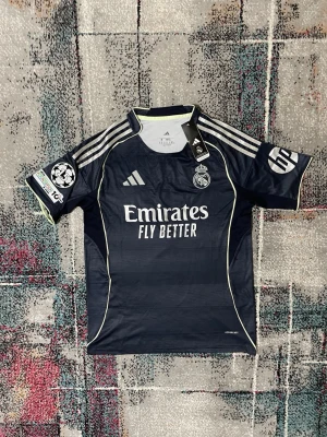 Real Madrid 25/26 Tröja - Säljer denna jättefina tröjan för ett riktigt bra pris! Skriv till om ni är intresserade eller har några frågor.
