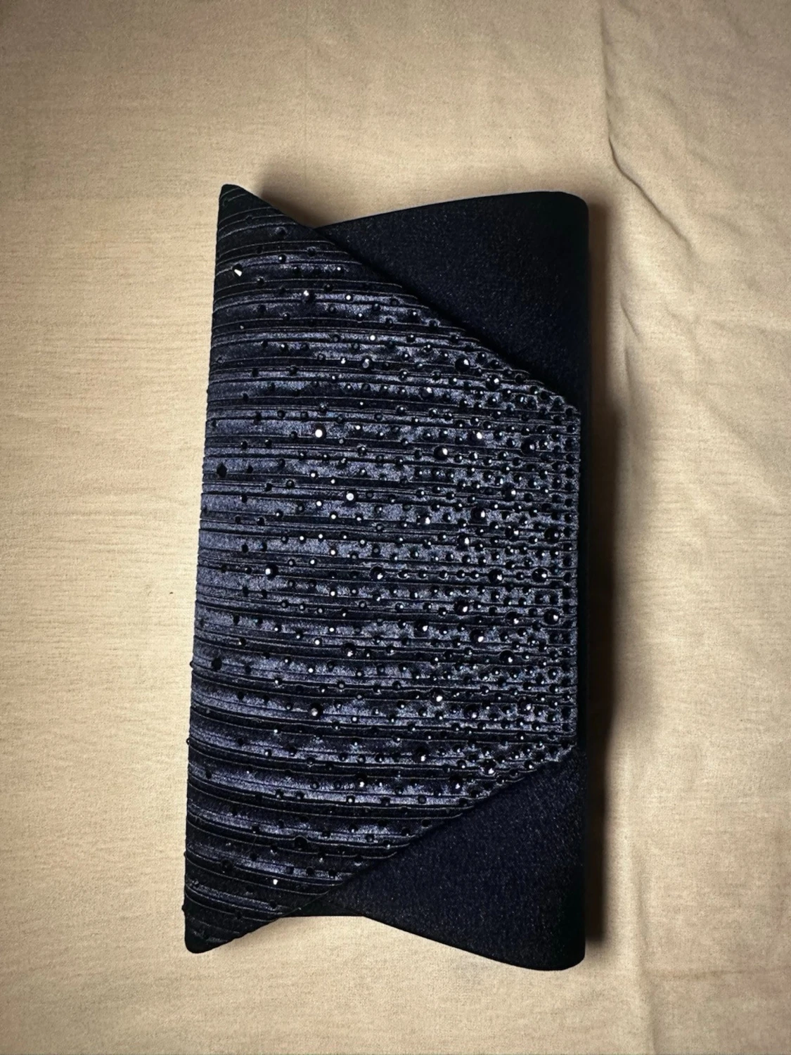 Marinblå kuvertväska med paljettdetaljer - 2