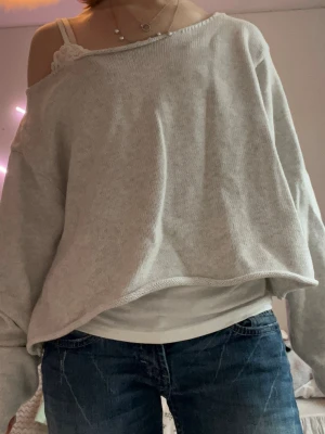 Grå off shoulder top - grå off shoulder top från brandy melville