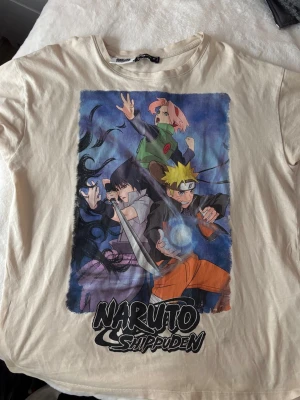 Naruto Shippuden t-shirt -  Naruto Shippuden T-shirt från New Yorker.