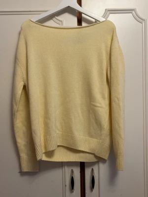 Gul tröja - Gul tröja från subdued aldrig använd.