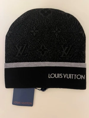 Lv mössa  - Oanvänd, skickas inom kort tid 