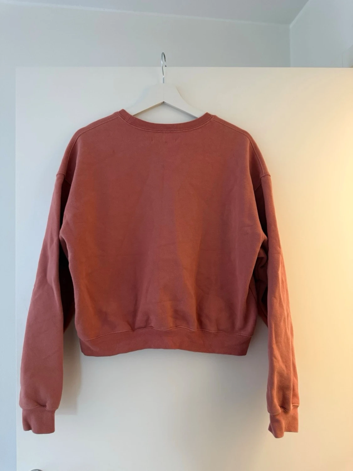 Rostbrun/rosa sweatshirt från Bik Bok - 2
