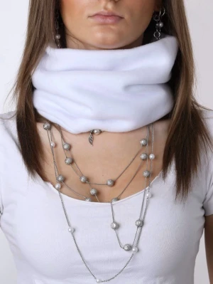 Buff - ATHENS - Jättefin, varm och skön buff i en vit färg! Buffen är i polarfleece och är sydd för hand. Passar perfekt för lite kyligare dagar! Vid frågor eller funderingar är det bara att skicka ett meddelande!