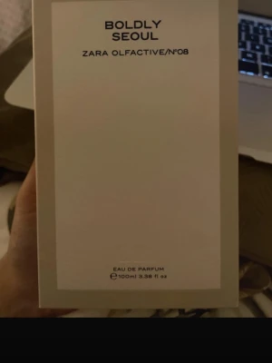 Zara Boldly Seoul Eau de Parfum 100ml - Zara Olfactive Nº08 Boldly Seoul, Eau de Parfum 100 ml. Clean girl scent. Testad 1 gång.
