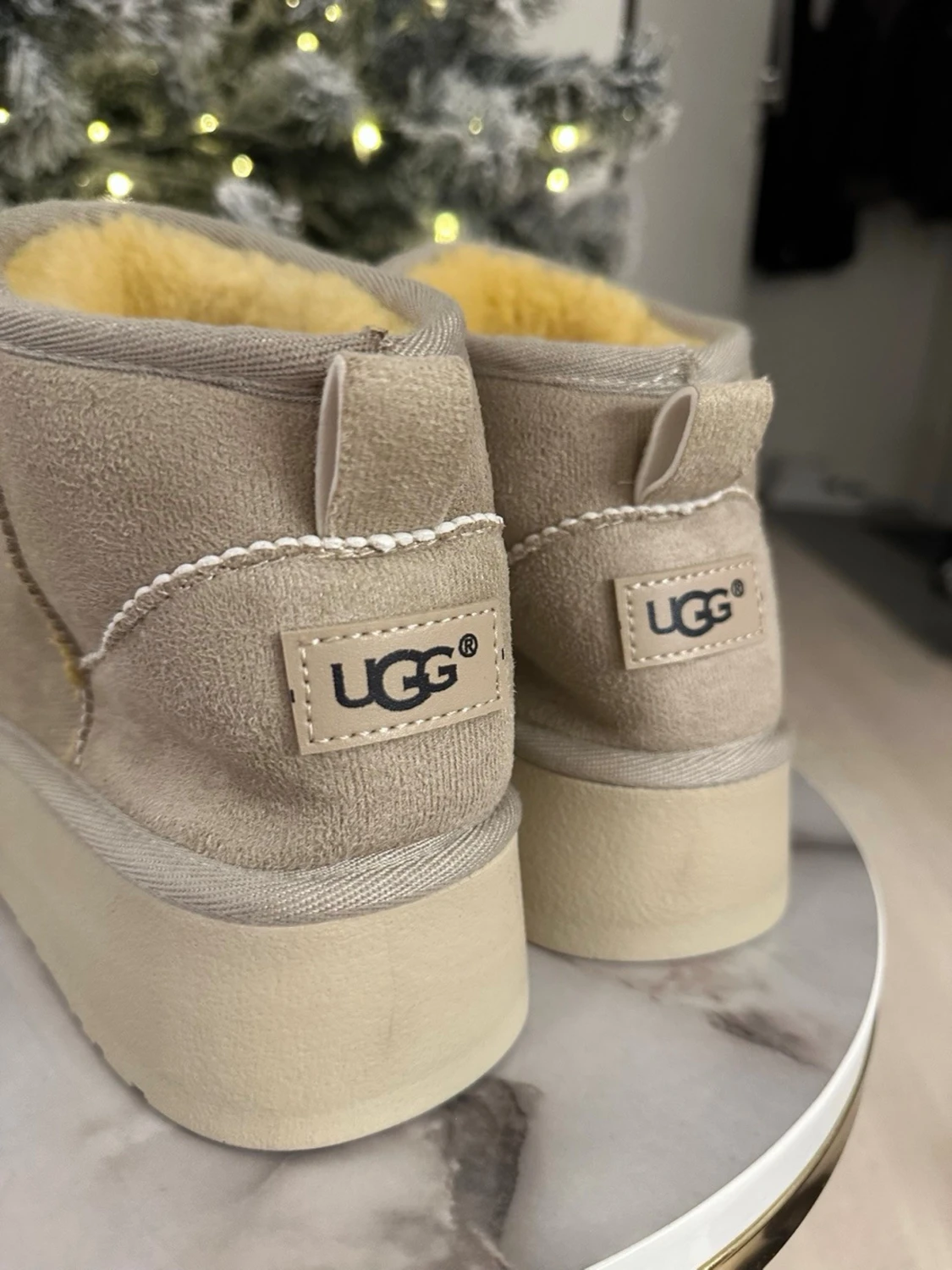 Beige UGG boots med fårskinn - 2